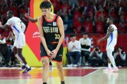 轰25分力压曾凡博！中国男篮21岁2米05新星崛起：郭士强重用他？